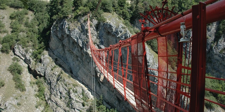 Niouc Bridge gives a place where you can take your love for thrill to the next level.