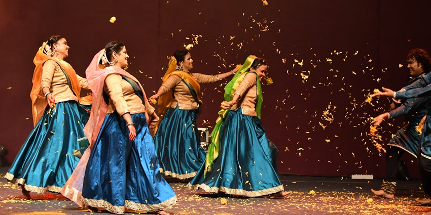 An image showing a Kathak performance, a classical dance at the Nishagandhi Dance Festival.
