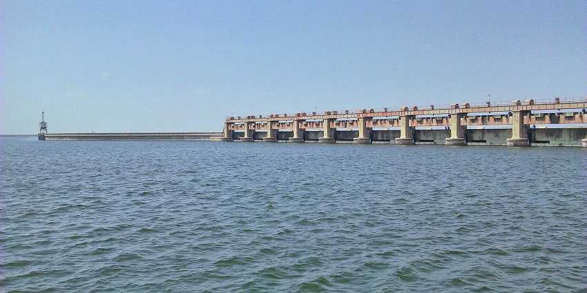 An image of Nizam Sagar Lake, one of the scenic lakes in Telangana