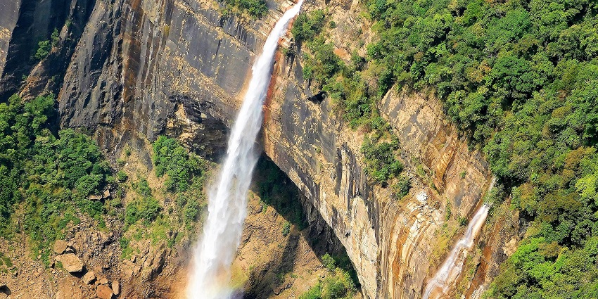 An image of Nohkalikai Falls in Cherrapunji, a location known for trekking in Meghalaya.