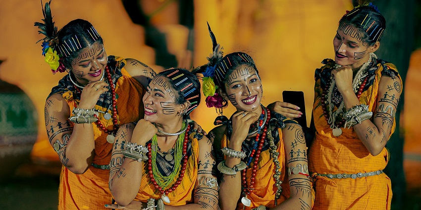 Singari Nach is a folk dance from Odisha, It's performed during Nuakhai celebrations