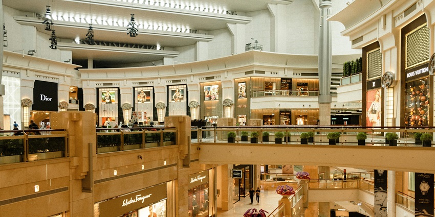 A family-friendly shopping mall with a mix of global and local brands and restaurants