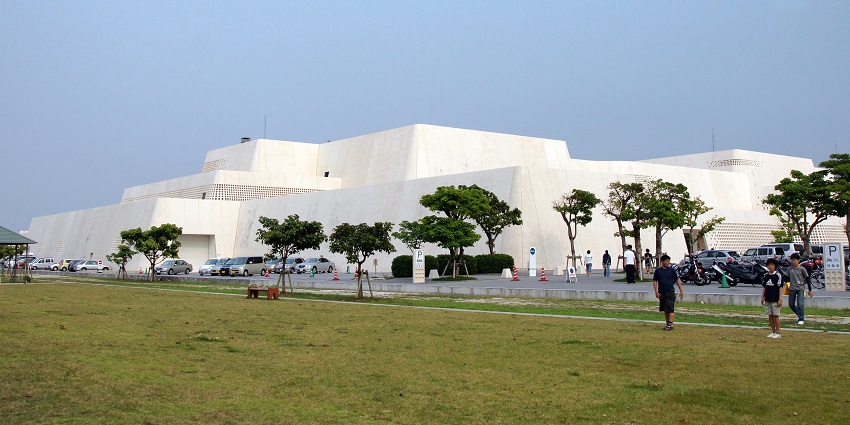 An image of Okinawa Prefectural Museum & Art Museum which is one of the museums in Japan.