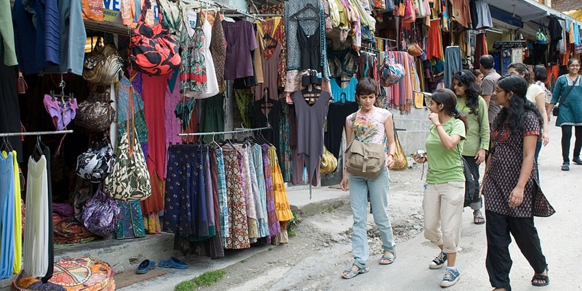 Old Manali market, bustling with local shops and culture, near Him Valley Amusement & Cultural Park.