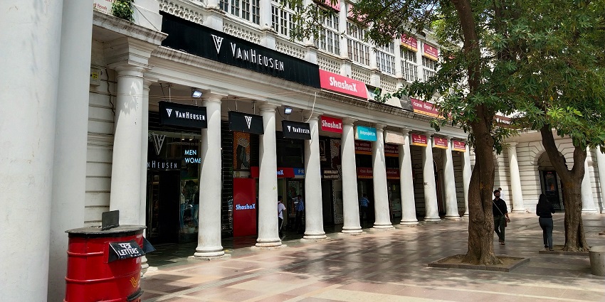 A picture of a shopping complex in Faridabad with shops lined up along the walkway