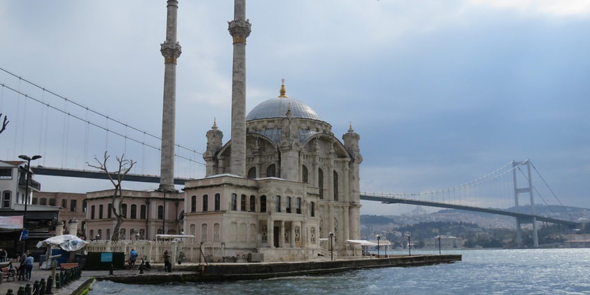 A picture of Ortaköy Mosque with the Bosphorus Bridge in the background.