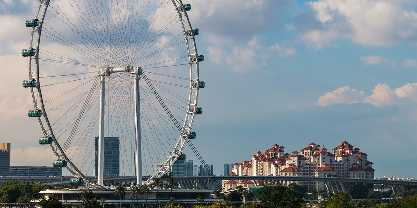 Wide angle of the Singapore flyer, with the city scapes around it