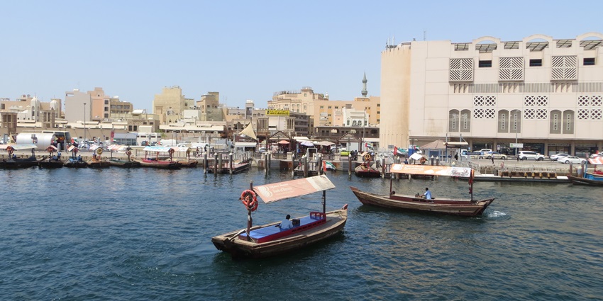 Tourists traveling to visit the Al Rahim mosque must be aware of per day expenses to ensure a successful journey.