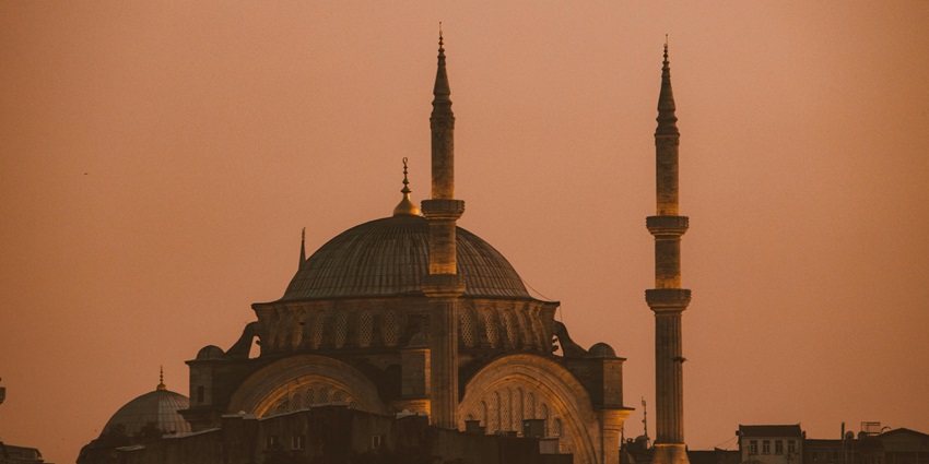 Here are a few things to remember when visiting Khairuddin Mosque Punjab: