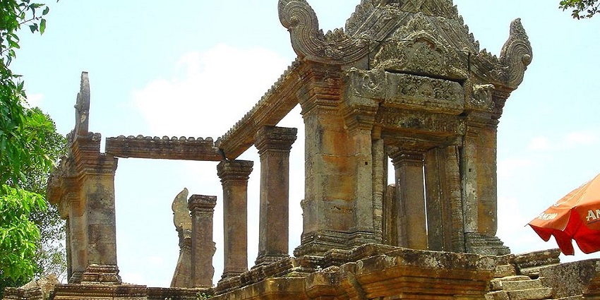 An image of the Preah Vihear Temple, a famous temple located in Choam Khsant.
