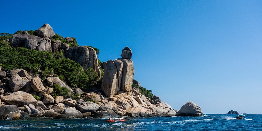 Carry lightweight clothing when visiting Koh Tao Island during the summer time.