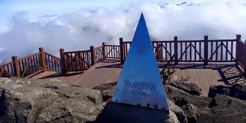 An awe-inspiring panorama of Fansipan Mountain, the country's highest mountain