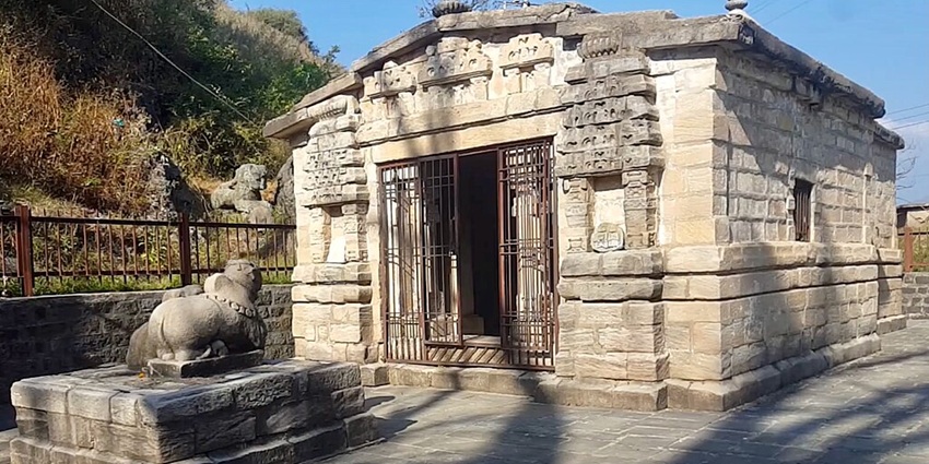 View inside the halls of the Pashan devi, one of the revered Nainital temples