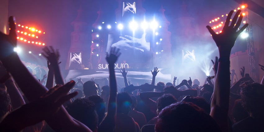 An image of a packed Sunburn Festival in Goa, with people enjoying the vibrant party atmosphere.