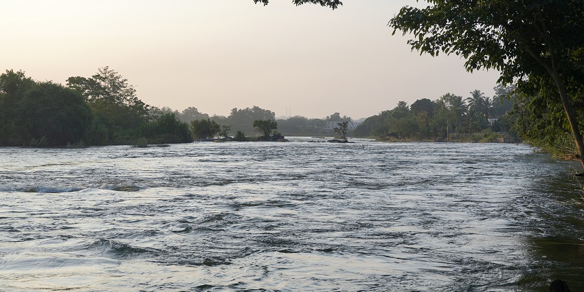 An image of Kaveri River in Karnataka, with much natural beauty and views.