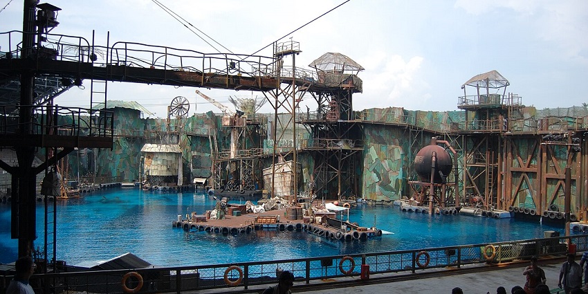 An image of waterworld arena at Universal Studios Singapore, featuring a large water stage