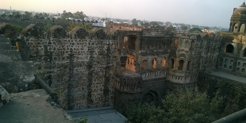 Entrance of Malegaon Fort, displaying its historical importance and architectural elements
