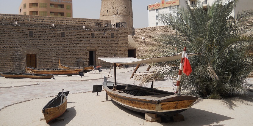 While visiting Fujairah Fort, don't forget to wear proper shoes for safety and trekking.