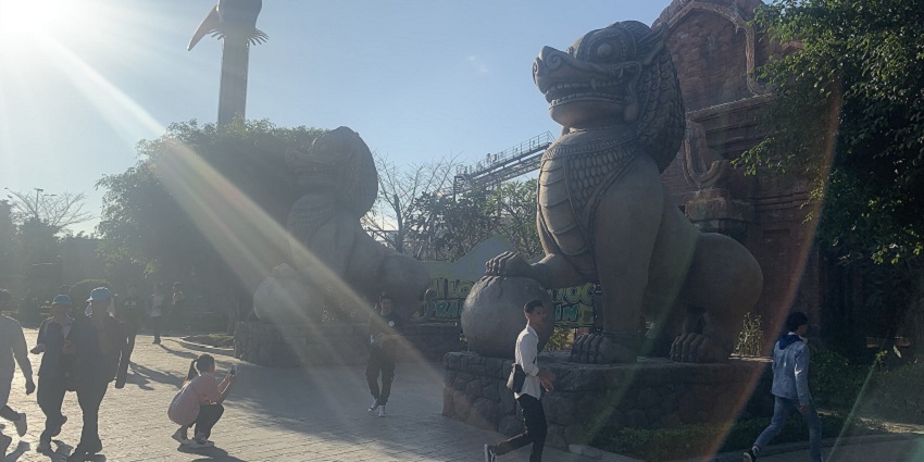 A group of tourists enjoying rides and scenic views at Sun World Halong Complex