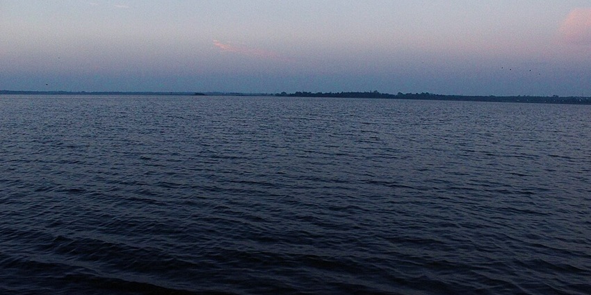 A serene view of the famous Ousteri Lake, one of the astonishing lakes in Pondicherry.