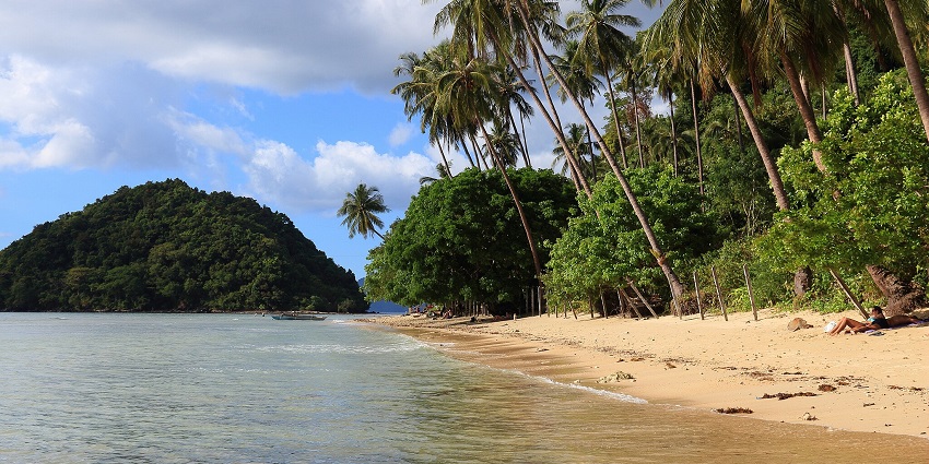 A Philippine paradise featuring hidden lagoons, white sand beaches, and dramatic cliffs.