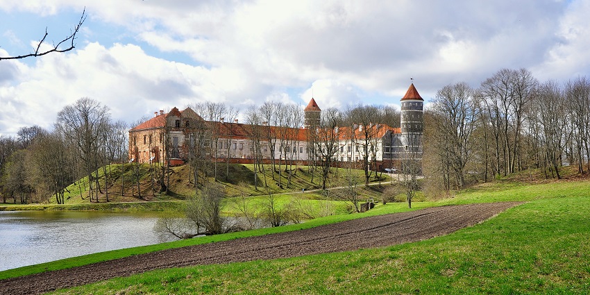 Panemunė Castle surrounded by greenery, showcasing historic architecture and serenity