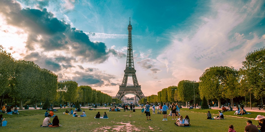 A view of the Eiffel Tower in the evening, which is one of the most romantic places for Valentine's Day