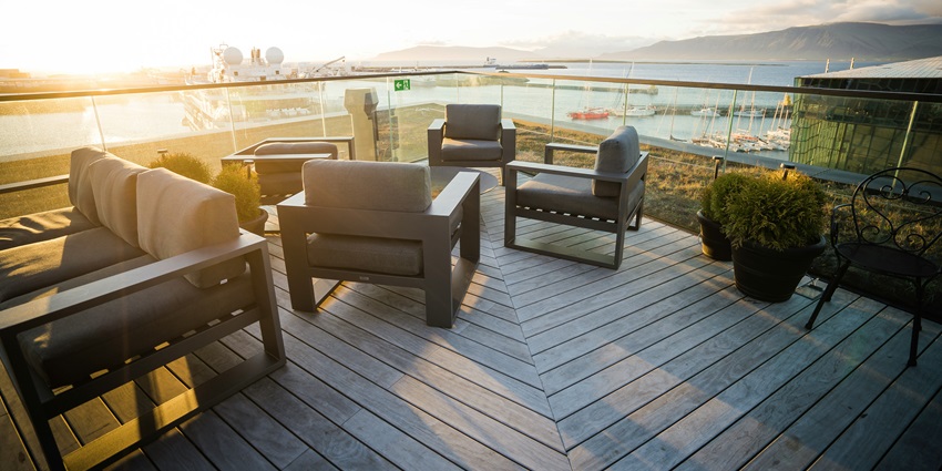 A chic Mediterranean rooftop lounge serving delectable cuisine, handcrafted beverages.