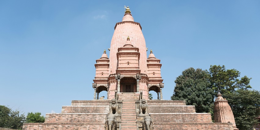 A picture of a traditional Hindu temple in Faridabad, located near Ffunmax Water Park
