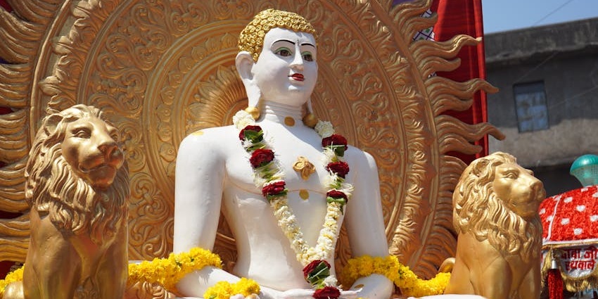 An image of Lord Mahavira during Paryushana, one of the autumn season festivals in India.