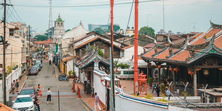 Pasar Aceh is one of the best places to visit in Banda Aceh to experience the local culture and charm.