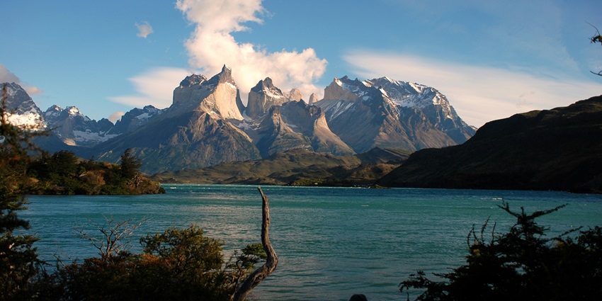A breathtaking Pacific sunset in Chile, casting golden hues over the tranquil ocean.