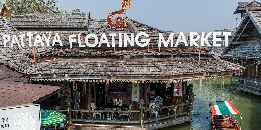 A vibrant Thai market offering handicrafts, souvenirs, and a scenic floating experience.