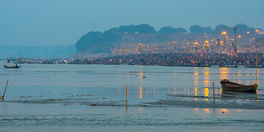 An image of the beautiful Triveni Sangam of River Ganga during Paush Purnima, one of the important festivals in Magh month.