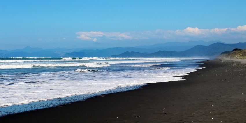 Discover Pererenan Beach, a scenic surf spot with breathtaking views over the Indian Ocean.