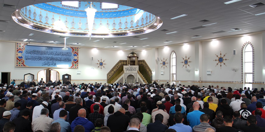 Join extended nightly prayers at the mosque to seek spiritual growth and blessings.