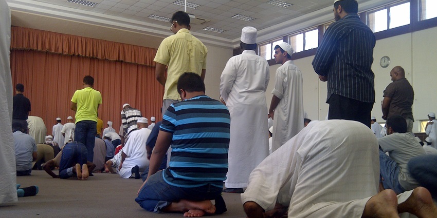 Things to do in Ramadan include maintaining devotion by performing obligatory prayers