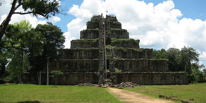 An image of Phnom Tbeng Meanchey, a famous tourist destination around Preah Vihear Temple
