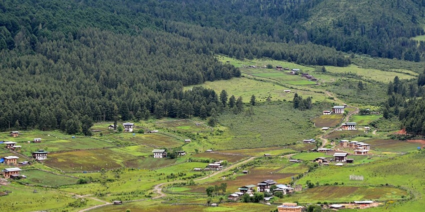 An image of the Phobjikha Valley, a famous tourist attraction in Wangdue Phodrang, Bhutan.