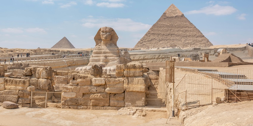An image of the Pyramid of Djoser under a clear blue sky.