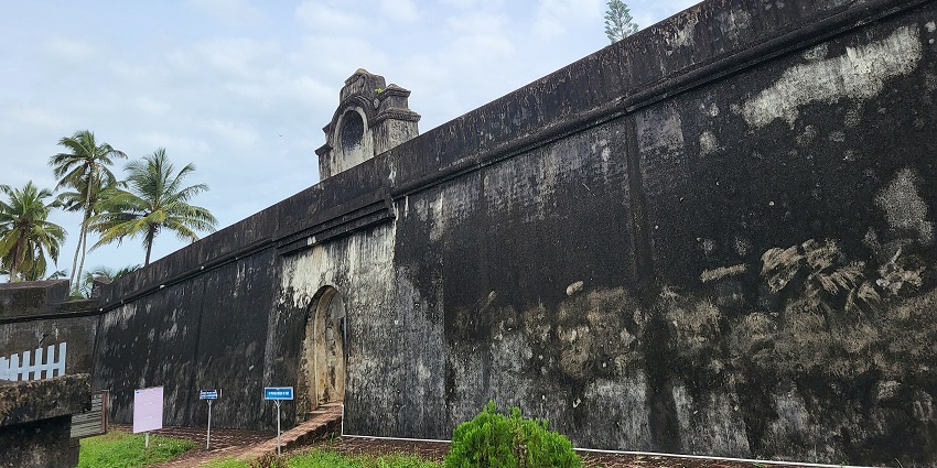 Photography & sightseeing at Amnya Fort offer a glimpse into the oldest fort in the world!