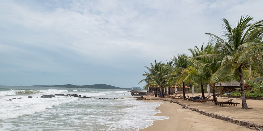 An image of the beach of Phu Quoc Island, a famous place to unwind.
