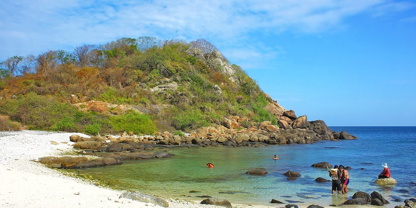 An image of Pigeon Island National Park, one of the best places to visit in nilaveli