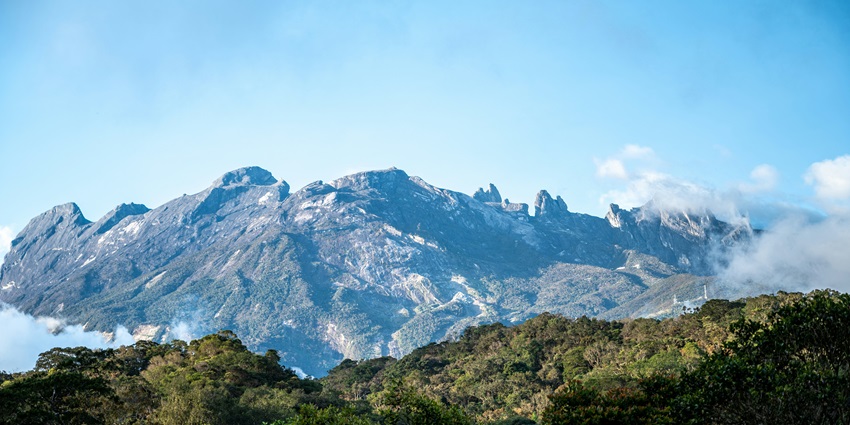 Scenic view of mountains in Kinablu perfect for photography and relaxing