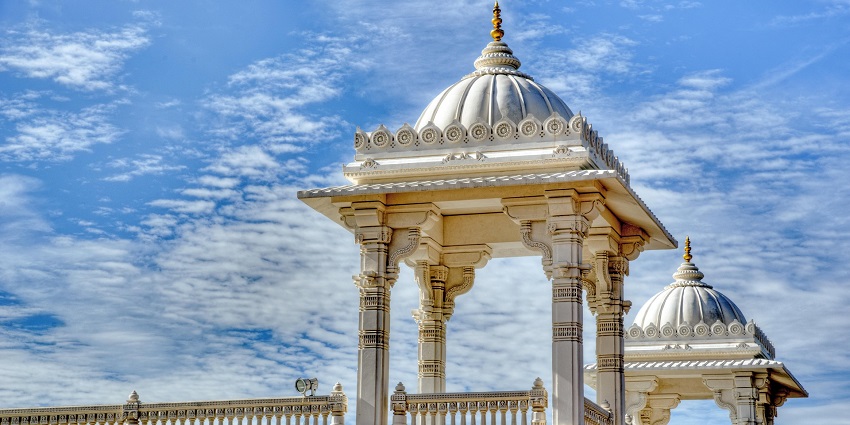 Image of a top structure of a temple that is similar to the Prakasha Temple near Shirpur