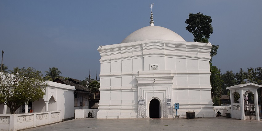 Seeking blessings at Baneshwar Shiva Temple is on the list of things to do in Cooch behar