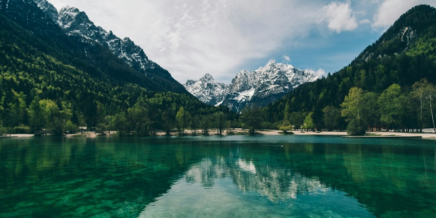 Lake Puma Yumco with deep blue waters in a high-altitude plateau