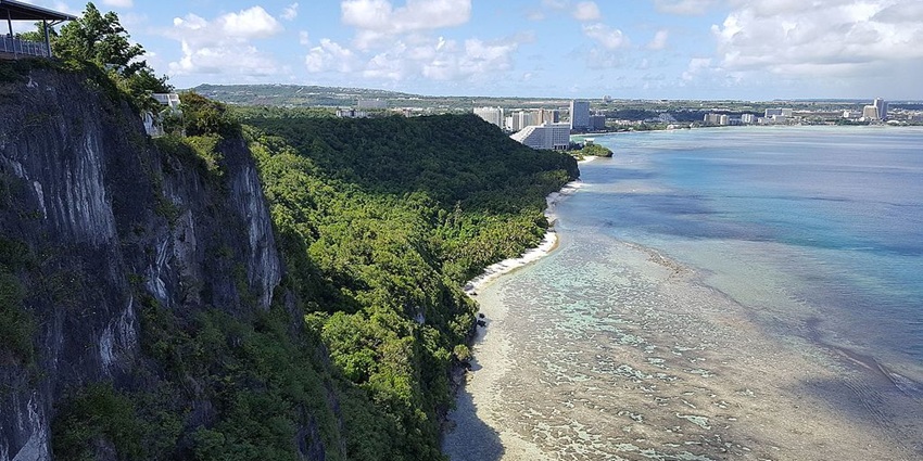 View of the Putan Dos Amantes, one of the most renowned places to visit near Guam