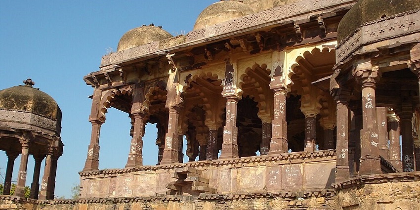 Ranthambore Fort, nestled in a tiger reserve, is one of India's most iconic hill forts!