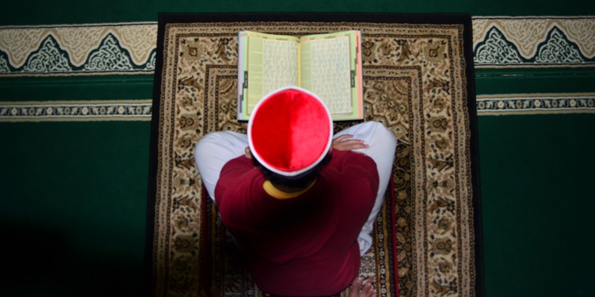 Things to do in Ramadan include engaging in daily remembrance and praise of Allah.